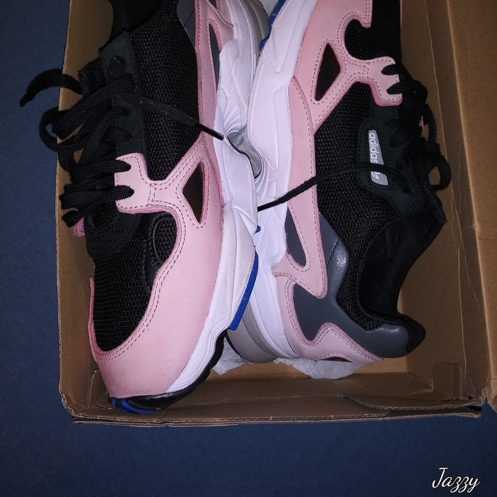 Sneakers/ worn only once